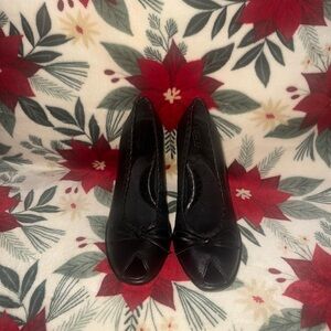 Born Black Leather Open-toe (with bow) shoes size 6.5
